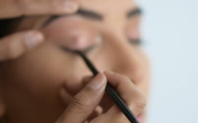 Tatuera eyeliner: Risker och varför det är säkert